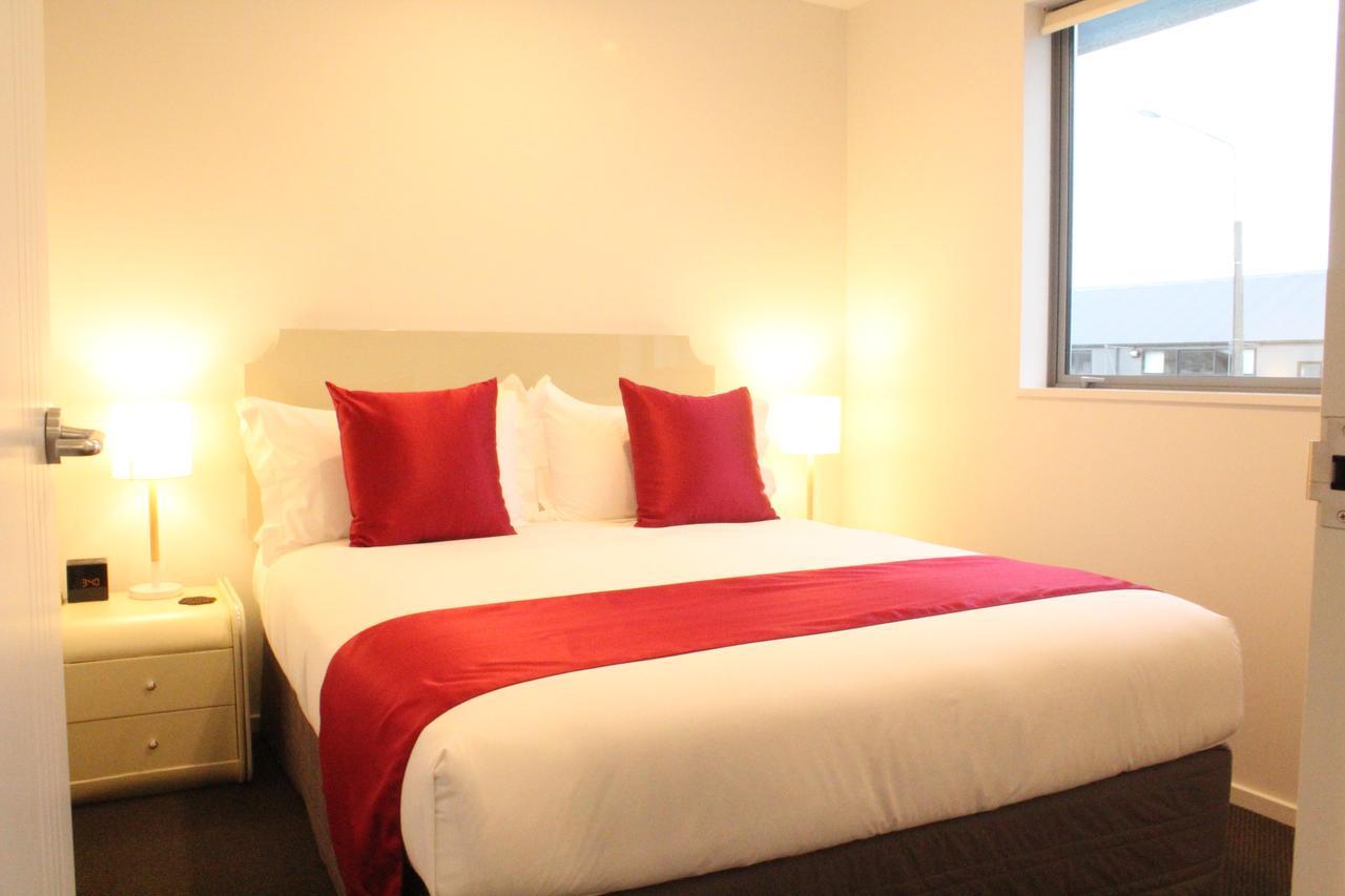 Bealey Plaza Motel Christchurch Exterior photo A bed with a bed runner
