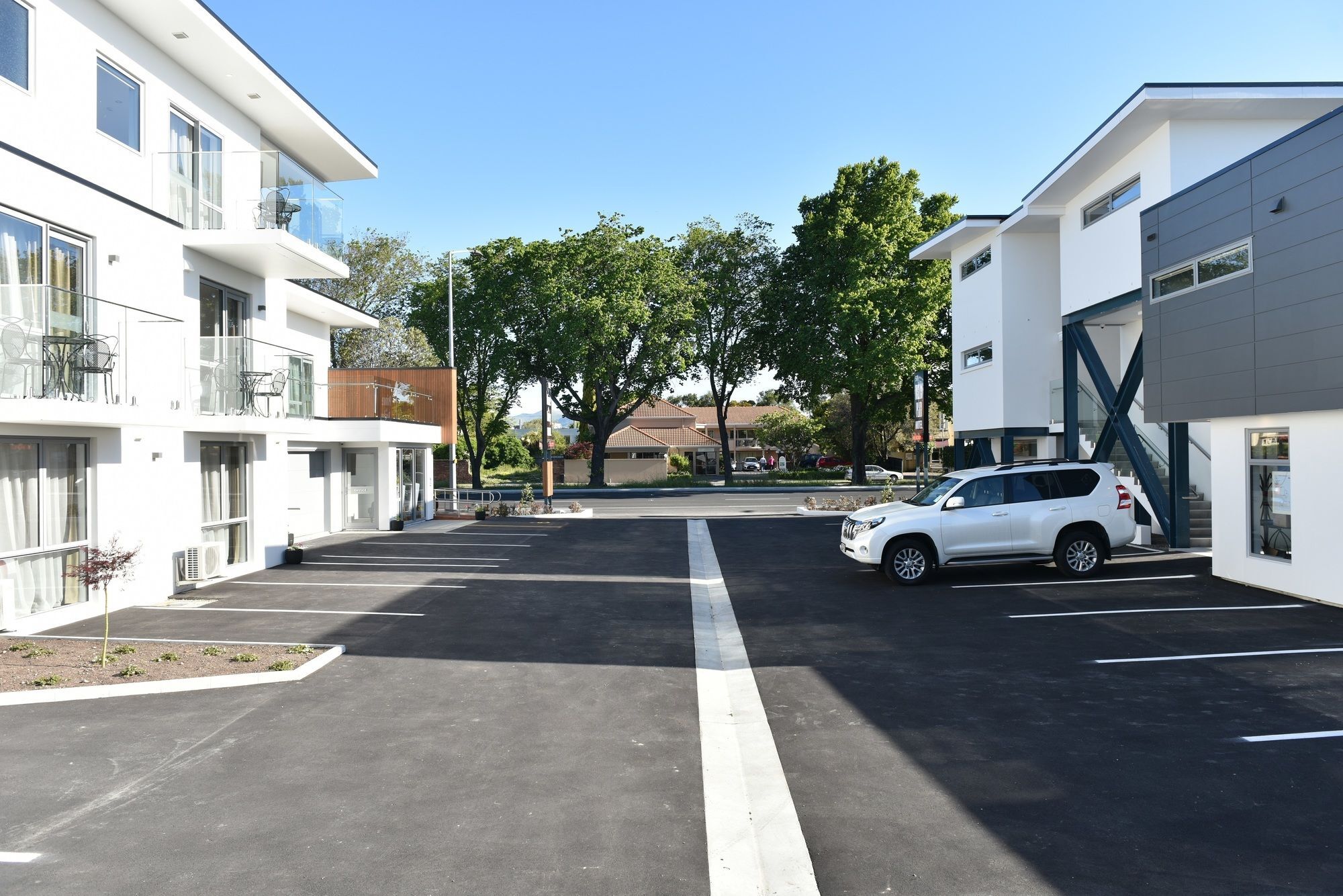 Bealey Plaza Motel Christchurch Exterior photo The courtyard of the hotel