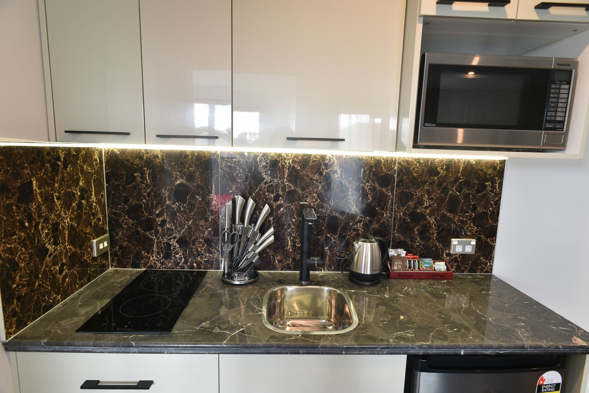 Bealey Plaza Motel Christchurch Exterior photo A kitchen in a serviced apartment