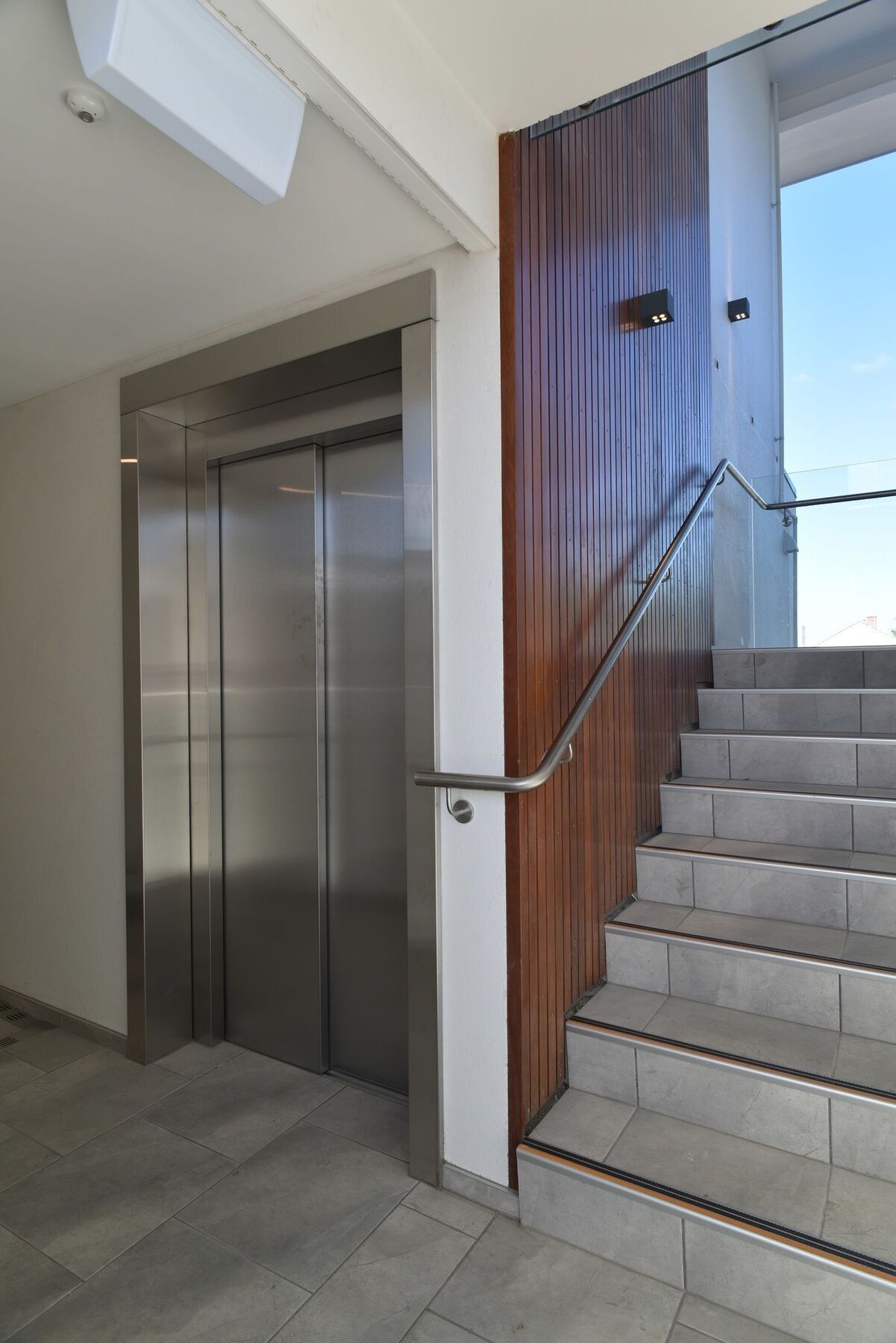 Bealey Plaza Motel Christchurch Exterior photo A handrail